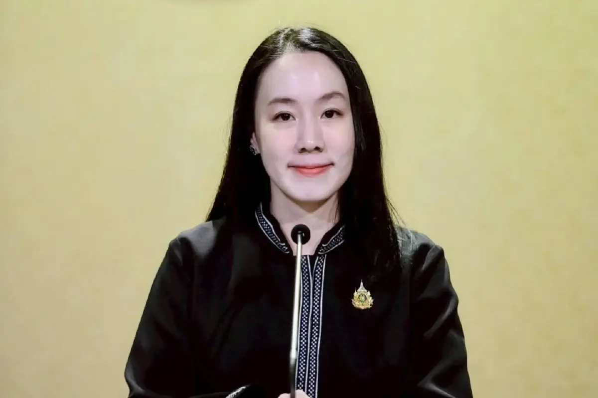นางสาวลลิดา เพริศวิวัฒนา รองโฆษกประจำสำนักนายกรัฐมนตรี 