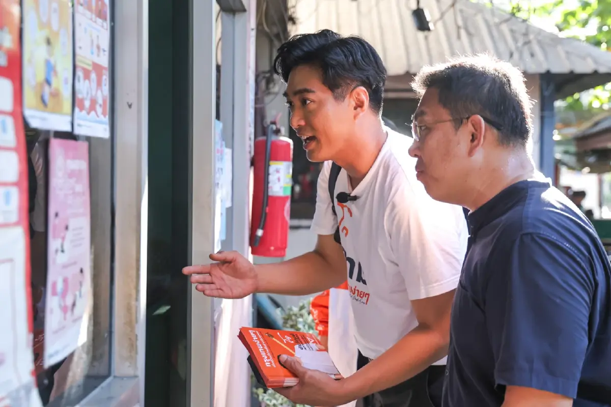 “ดร.โจ” ควง “อัญชิสา” ลุยหาเสียงชุมชนบ่อนไก่ ชูนโขบายคุณภาพชีวิต-จัดการขยะชุมชน