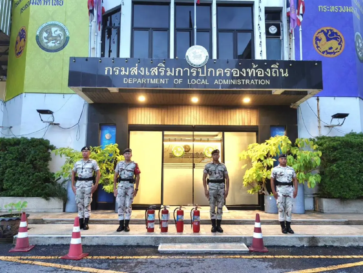 "มหาดไทย" จัดชุด อส.พร้อมอุปกรณ์เผชิญเหตุอารักขา "สถ."