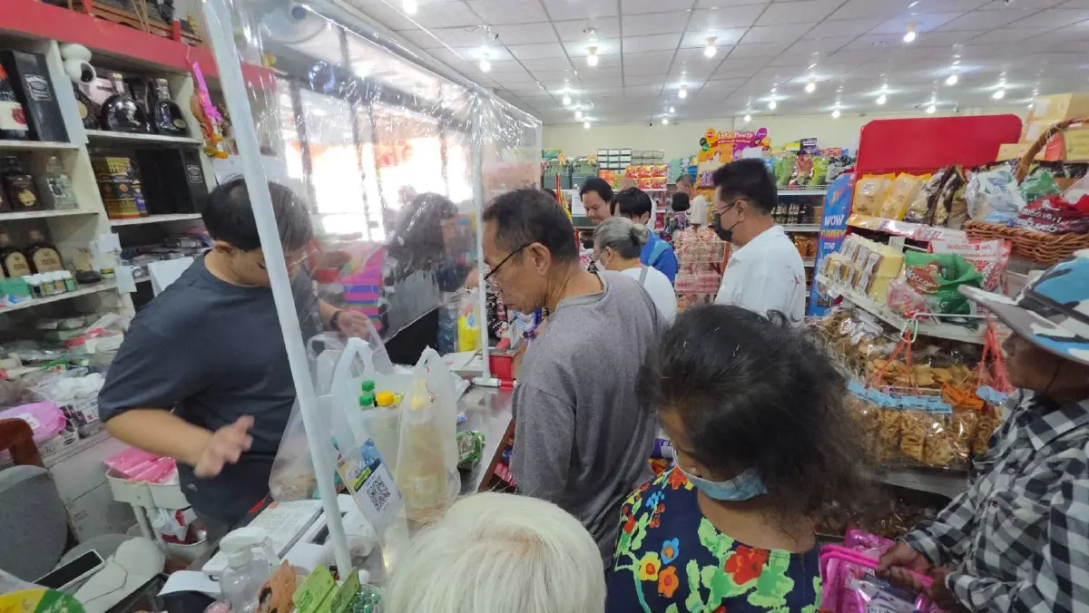 อุทัยธานีคึกคัก! วันแรก "ไทยช่วยไทยพลัส" ประชาชนแห่ใช้สิทธิจนล้นร้านค้า