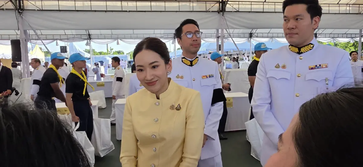 "เอม พินทองทา" น้ำตาคลอ เผย "ครอบครัวชินวัตร" ปลาบปลื้ม "ทักษิณ" พ้นโทษ