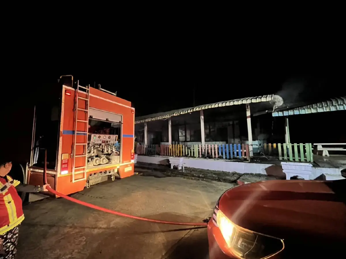 วอดทั้งหลัง! ไฟไหม้ "ศูนย์เด็กเล็ก-อนุบาล" รร.ดังปราจีนบุรี เหลือแต่ซากกลางดึก ระดมดับเพลิงอลหม่านกลางดึก