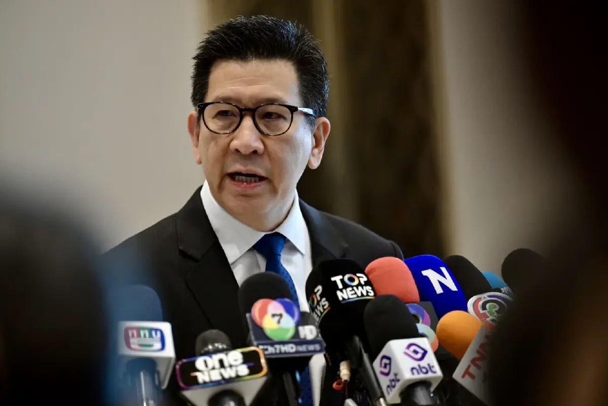นายเอกนิติ นิติทัณฑ์ประภาศ รองนายกรัฐมนตรีและรัฐมนตรีว่าการกระทรวงการคลัง
