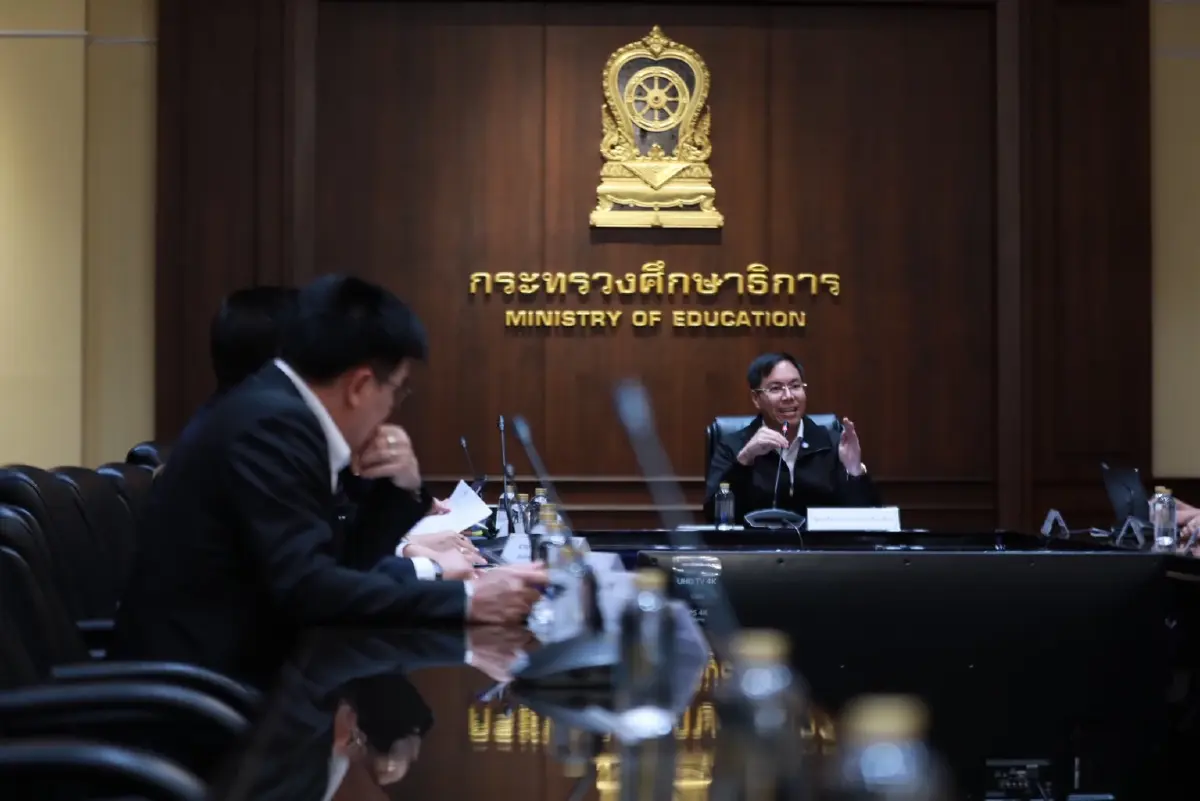 "รมช.ศธ." สั่งปลดล็อก "ครูพัสดุ-ครูบัญชี" ปรับเกณฑ์ประเมินใหม่ ย้ำครูมีหน้าที่แค่ "สอน"