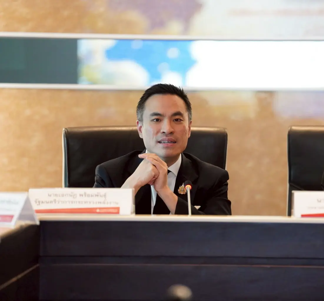 นายเอกนัฏ พร้อมพันธุ์ รัฐมนตรีว่าการกระทรวงพลังงาน 