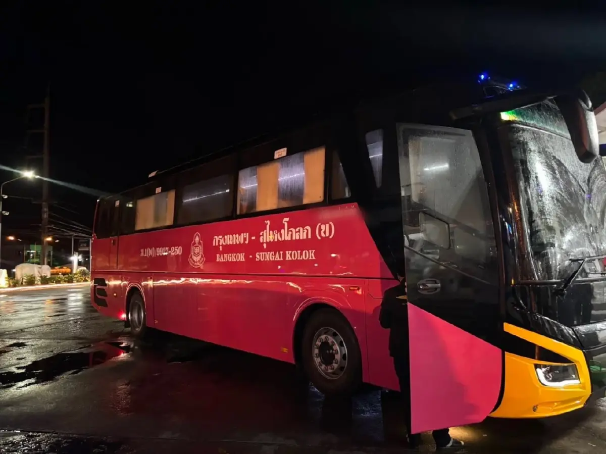 จับคาด่าน! รวบ "4 จีน แก๊งสแกมเมอร์" เนียนแฝงตัวเป็นผู้โดยสารรถทัวร์สายใต้