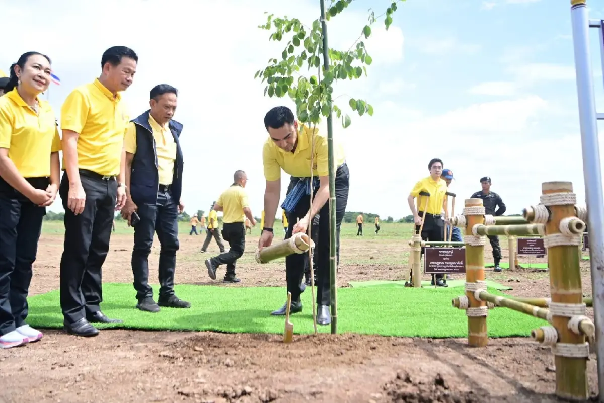 รมช.มหาดไทย นำปลูกต้นไม้ 200,000 ต้น เฉลิมพระเกียรติในหลวง