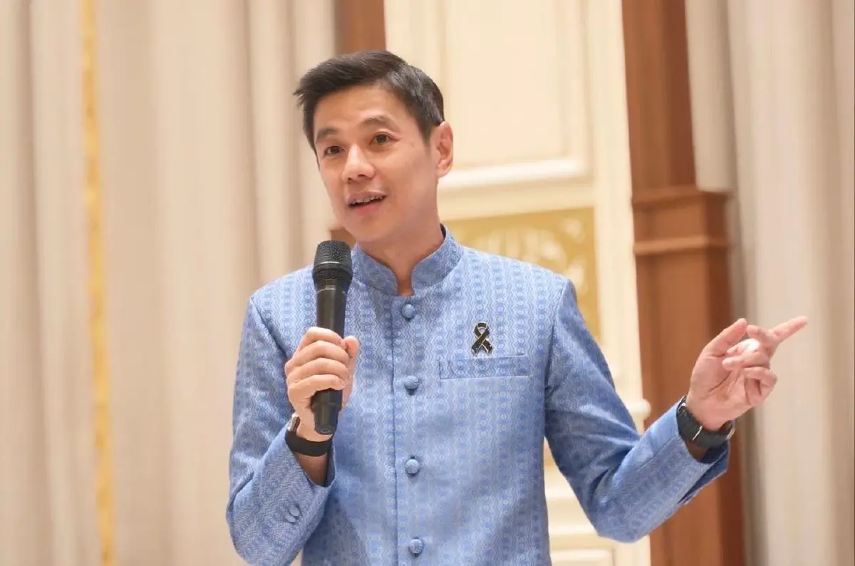 ดร.มหัทธนะ อัมพรพิสิฏฐ์ กรรมการผู้จัดการธนาคารอาคารสงเคราะห์ หรือ ธอส. 
