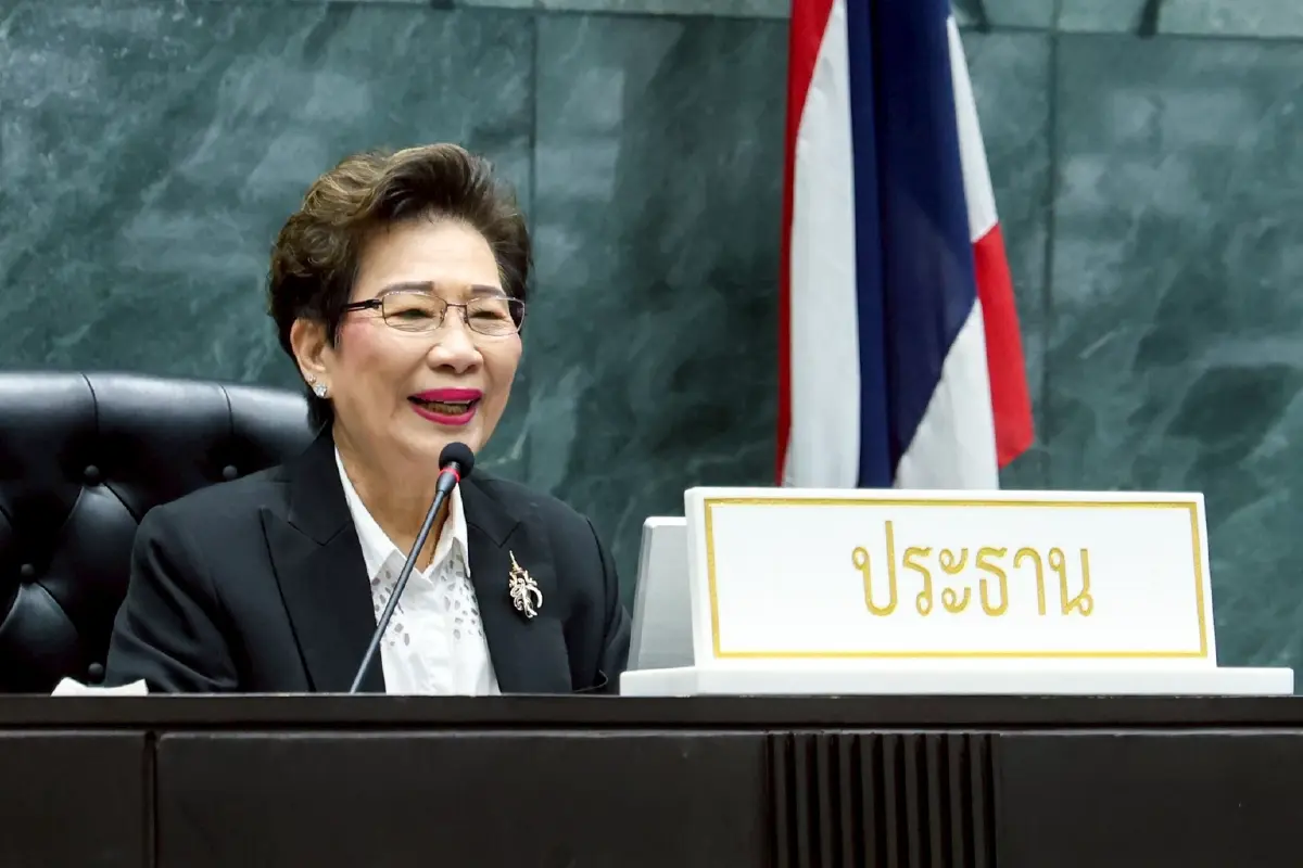 นางสาวเมธาวี ธารดำรงค์ ส.ก.เขตปทุมวัน