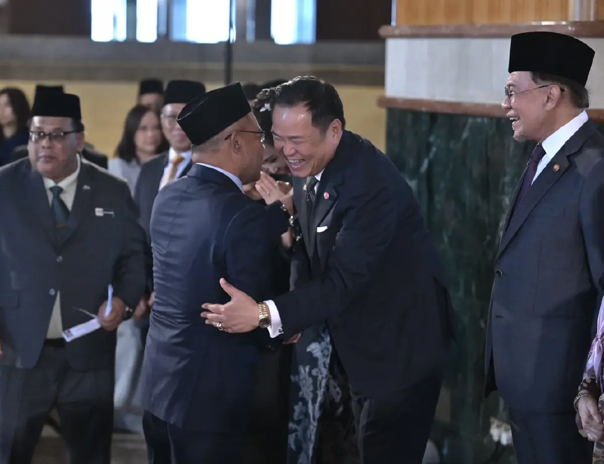 "อันวาร์" ต้อนรับ "อนุทิน" สุดอบอุ่น! สานสัมพันธ์ "ไทย-มาเลเซีย" จับมือปราบ "แก๊งคอลเซ็นเตอร์" (มีคลิป)