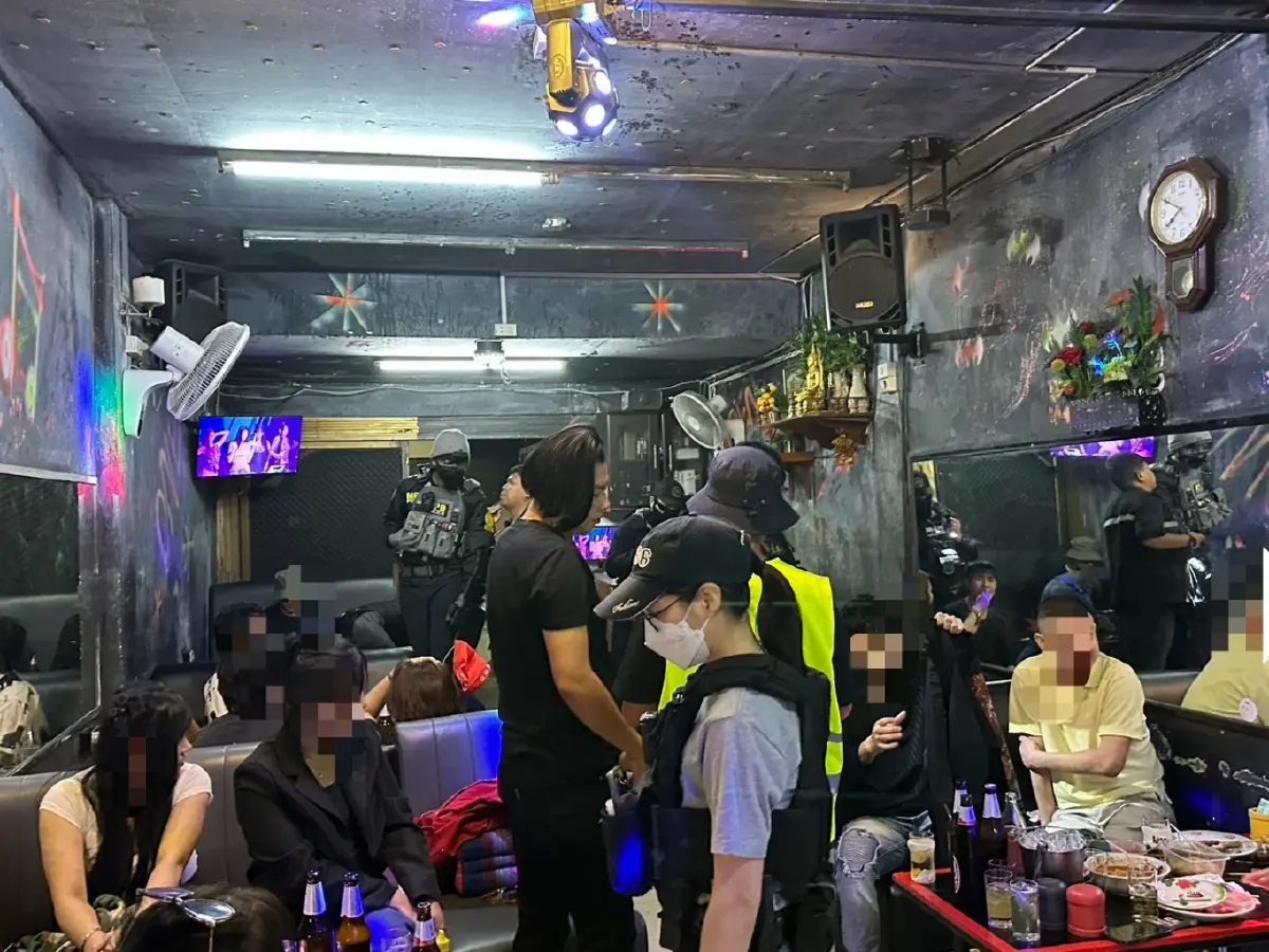 บช.น. ร่วม ป.ป.ส. บุกทลายผับลับห้วยขวาง อำพรางร้านเกมเน้นขายยา ไร้ทางหนีไฟ