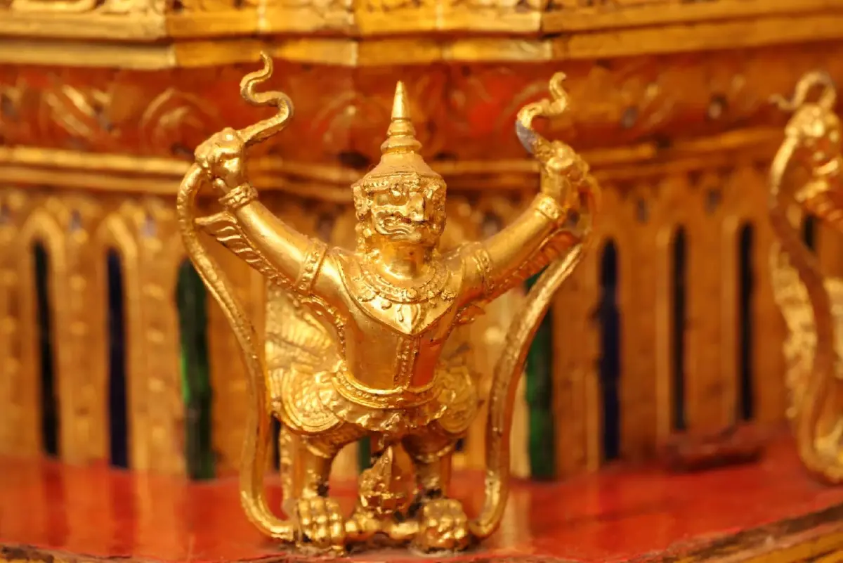"ผบ.ทบ." ตรวจความพร้อมบูรณะ "พระมหาพิชัยราชรถ" คืบหน้าเกือบ 100% แล้ว