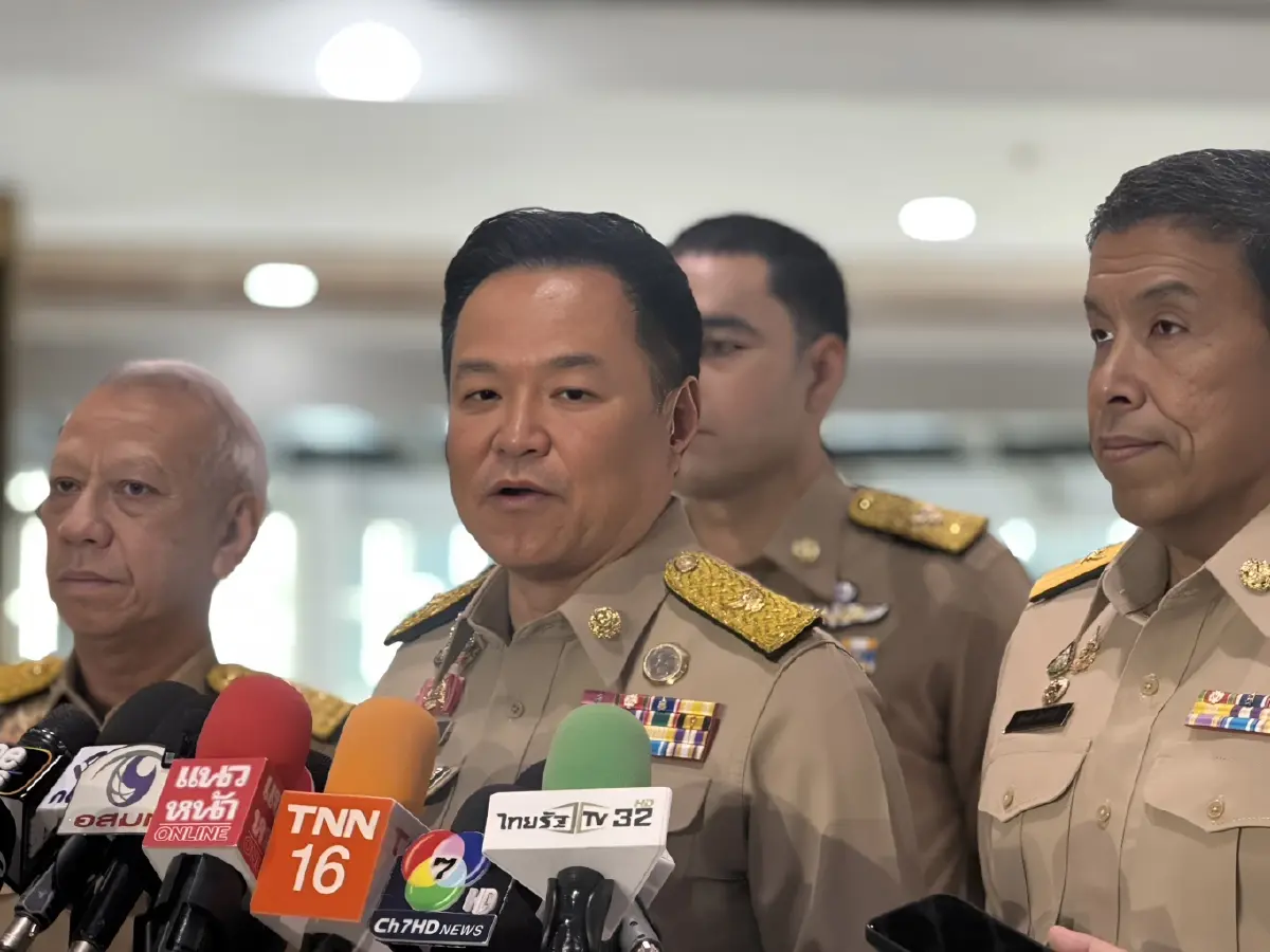 "อนุทิน" นำสภากทม. ไว้อาลัยเหตุเศร้า "โรงเบียร์มรณะ" ประกาศจับมือ "ชัชชาติ" พัฒนา กทม.