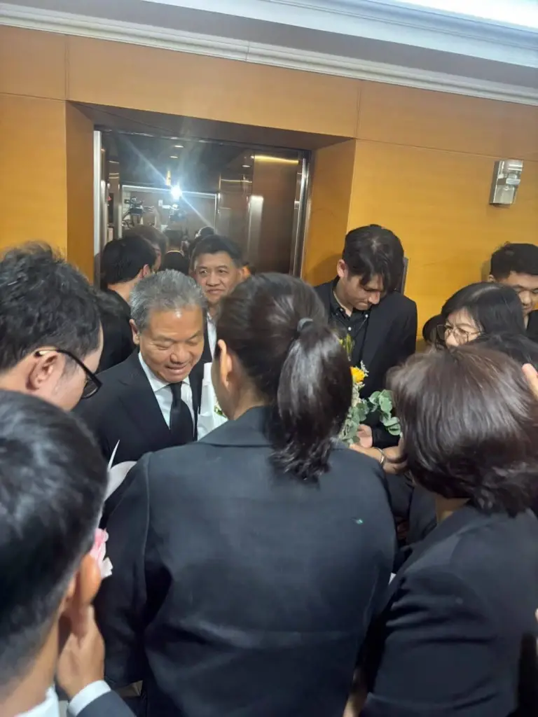 ประชุม "กสทช.ล่ม" หลัง "หมอไห่" ยื้ออ้างยังไม่ได้ทูลเกล้าฯ ด้าน "คกก. วอล์กเอาต์" สุดท้าย "เลื่อนการประชุม"