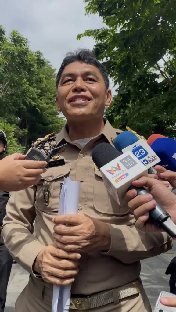 นายประสาท โพธิ์ศรีมาตย์ ผู้อำนวยการเขตจตุจักร 
