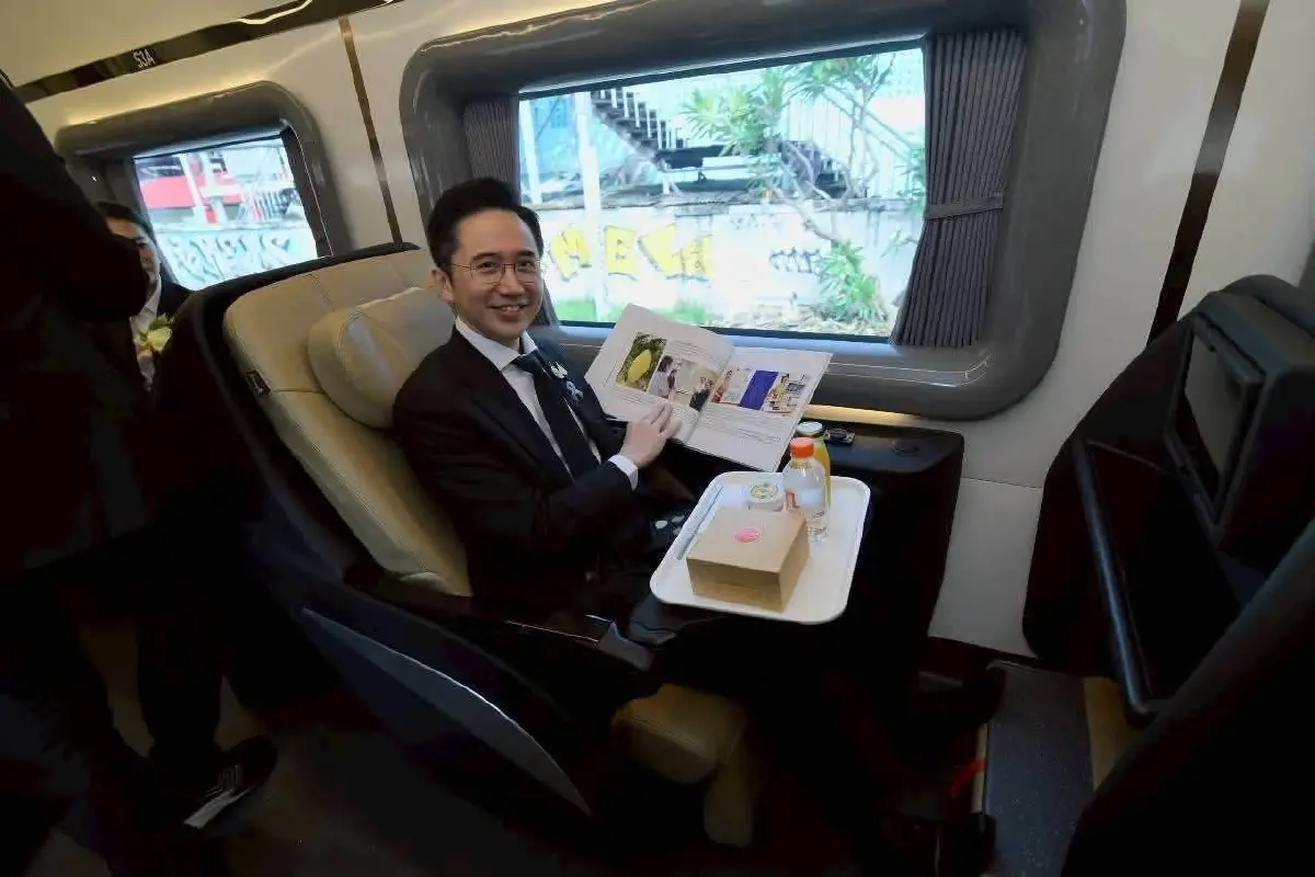 ไทยทำไทยใช้! "ยศชนัน" เปิดตัว "รถไฟไทยทำ" รถไฟ EV ระดับ Luxury Class ต้นแบบ ฝีมือคนไทยให้