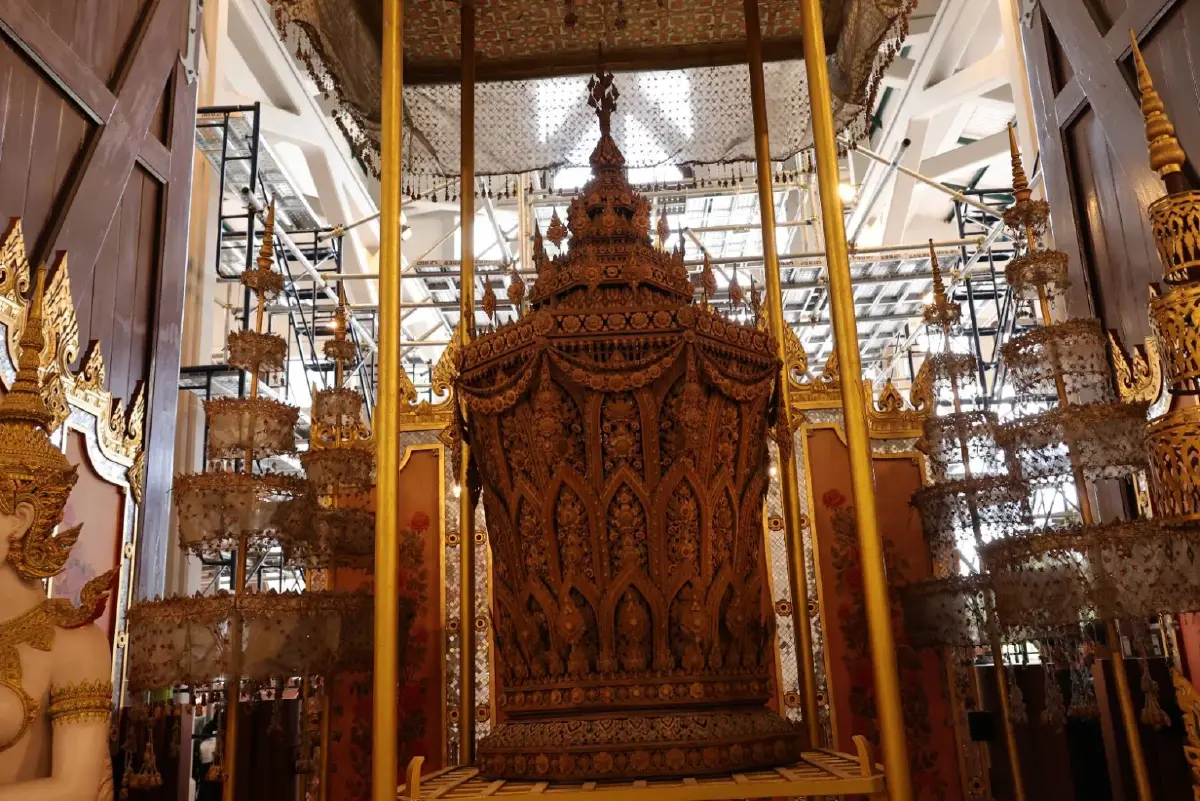 "ผบ.ทบ." ตรวจความพร้อมบูรณะ "พระมหาพิชัยราชรถ" คืบหน้าเกือบ 100% แล้ว