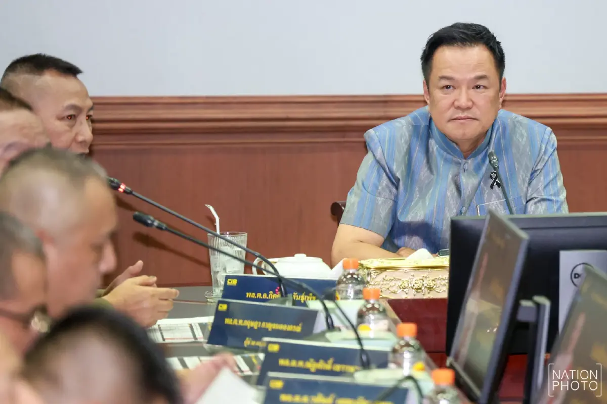 นายอนุทิน ชาญวีรกูล นายกรัฐมนตรีและ รมว.มหาดไทย 