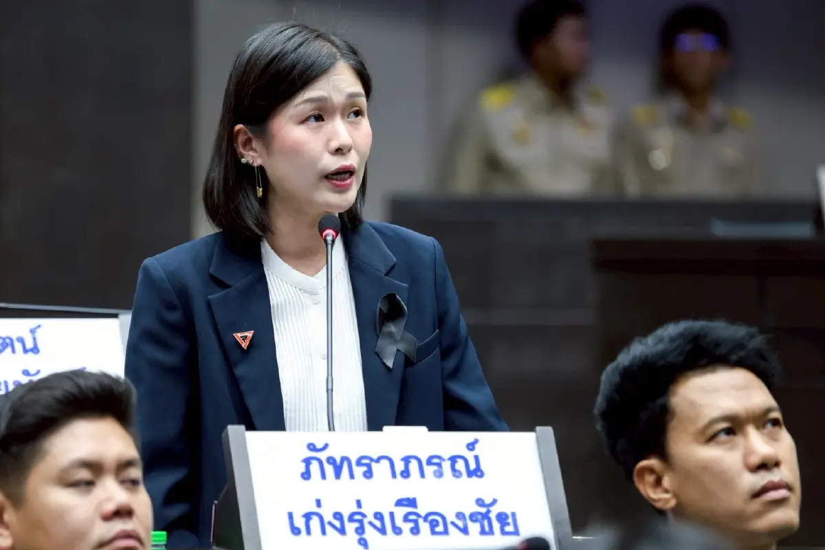  นางสาวภัทราภรณ์ เก่งรุ่งเรืองชัย ส.ก.เขตบางซื่อ