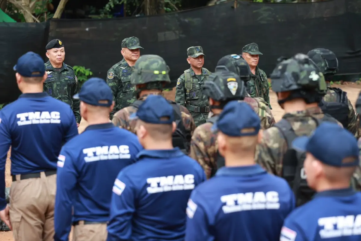 ผนึกกำลัง! แม่ทัพภาค 3-2 ลงพื้นที่ชายแดน "ไทย-กัมพูชา" ตรวจเยี่ยมกำลังพลเสริมแนวหน้า