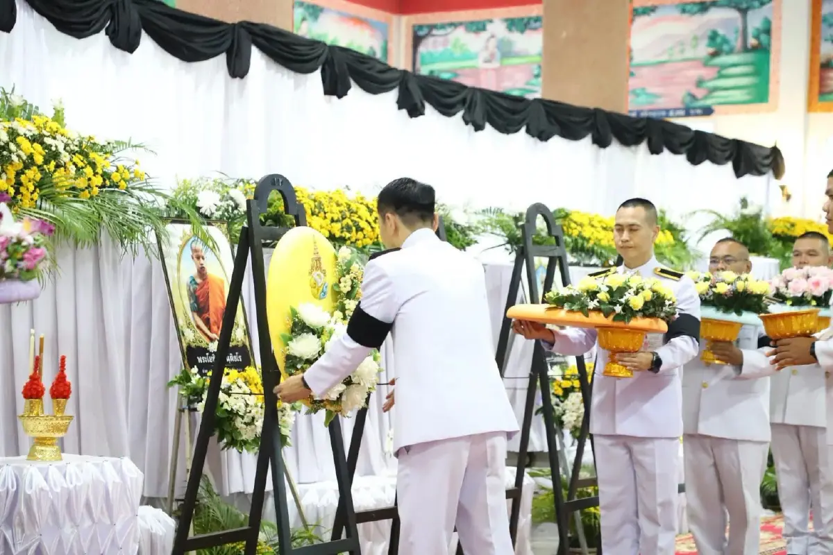"นายกฯ" ร่วมพิธีพระราชทานน้ำหลวงสรงศพ พระภิกษุถูกรถชนมรณภาพ
