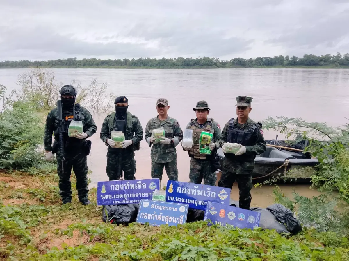 ล้างบางยาเสพติด! ทัพเรือยึดไอซ์ 200 กก. มูลค่า 400 ล้าน ริมโขงอุบลฯ ตัดวงจรยาเสพติดข้ามชาติ (มีคลิป)