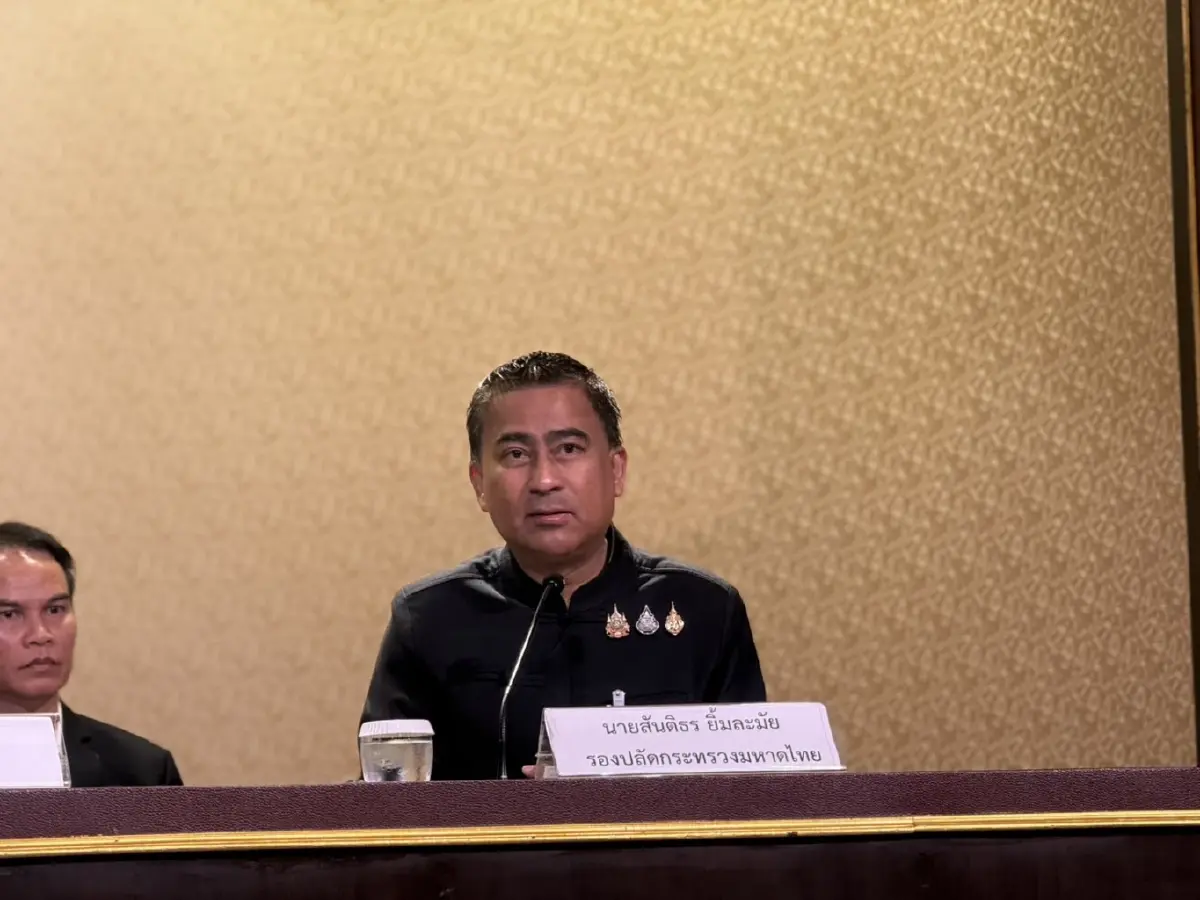  นายสันติธร ยิ้มละมัย รองปลัดกระทรวงมหาดไทย