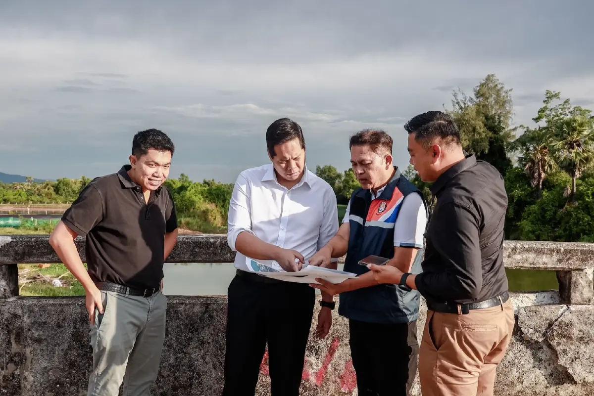 นายสรรเพชญ บุญญามณี รัฐมนตรีช่วยว่าการกระทรวงคมนาคม 