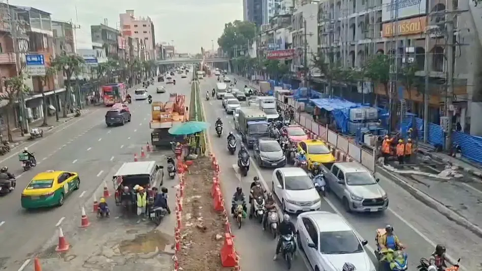 การจราจรบริเวณจุดที่น้ำรั่วอุโมงค์รถไฟฟ้า