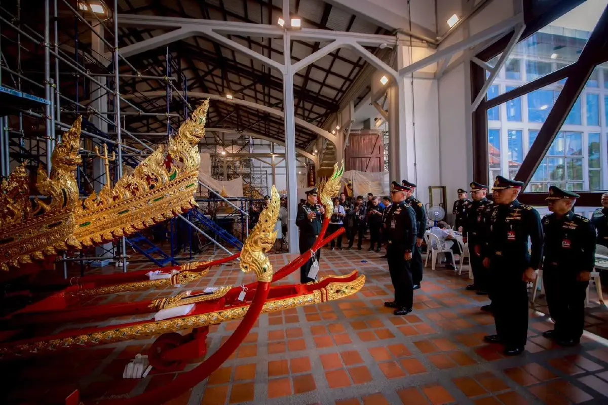 "ผบ.ทบ." ตรวจความพร้อมบูรณะ "พระมหาพิชัยราชรถ" คืบหน้าเกือบ 100% แล้ว