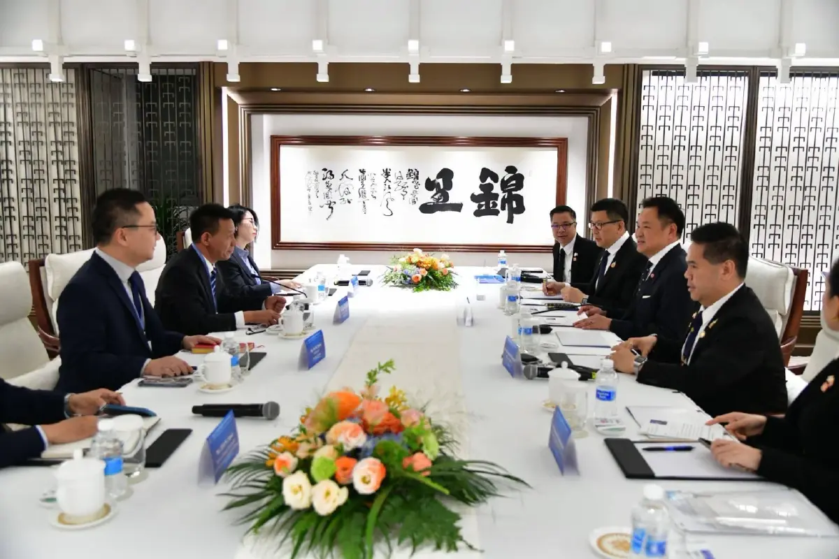 นายอนุทิน ชาญวีรกูล นายกรัฐมนตรี และ รมว.มหาดไทย หารือกับผู้บริหารระดับสูงบริษัทเทคโนโลยีชั้นนำจีน 
