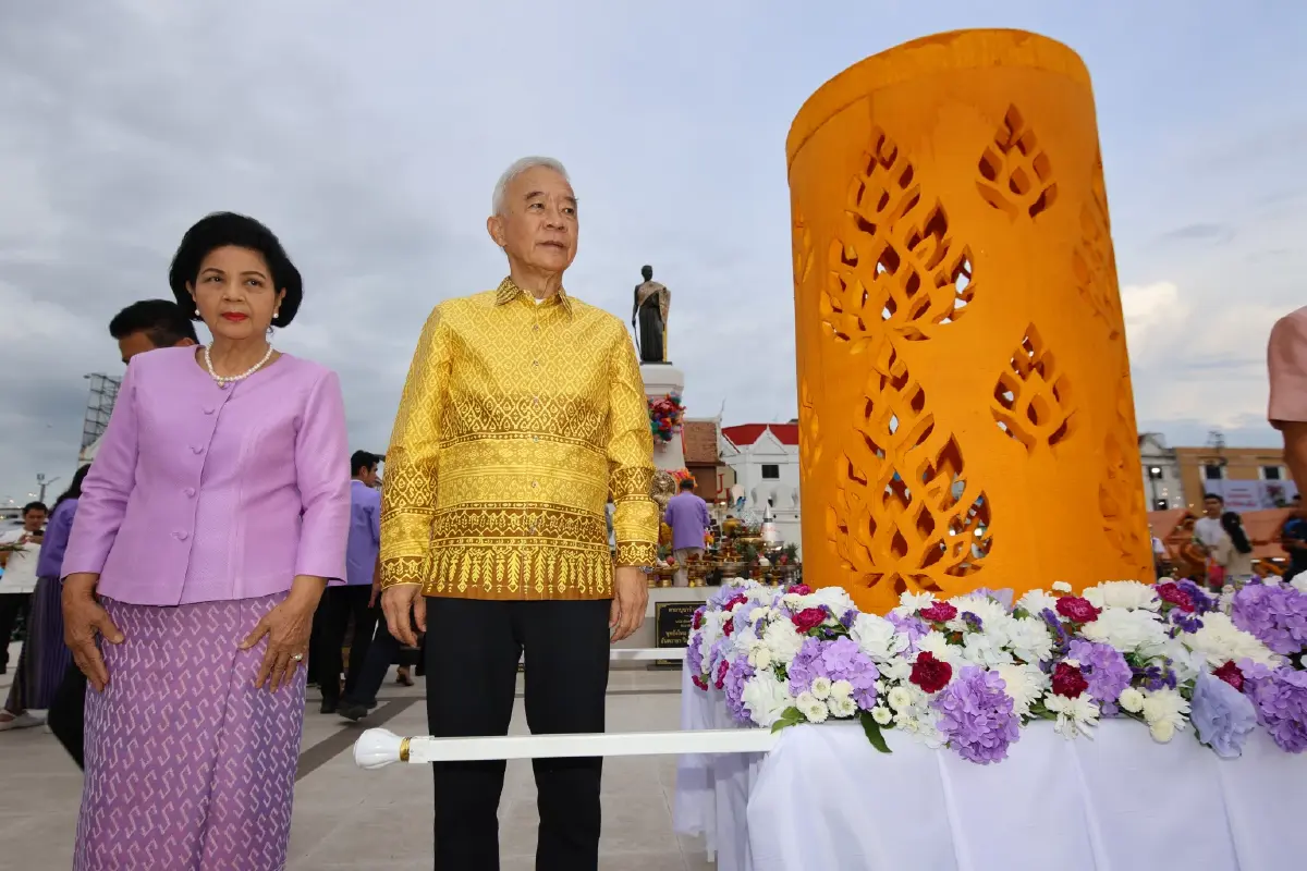 นายสุวัจน์ ลิปตพัลลภ อดีตรองนายกรัฐมนตรี