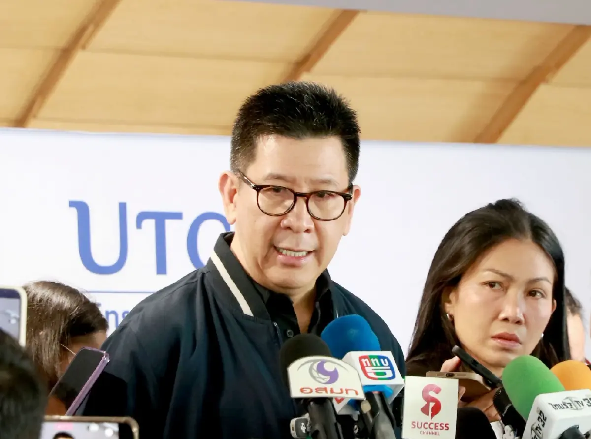 เอกนิติ นิติทัณฑ์ประภาศ รองนายกรัฐมนตรี และรมว.คลัง