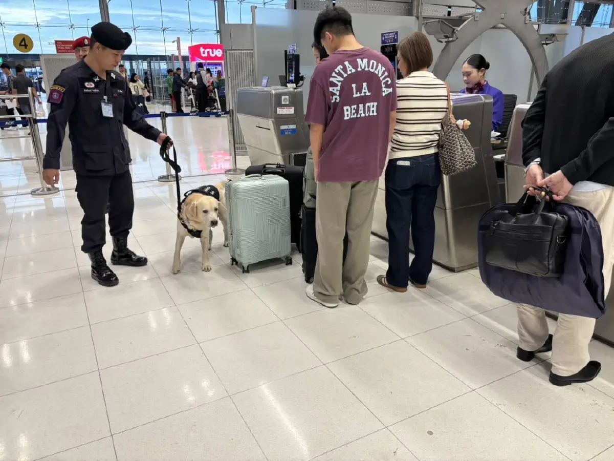 ตรวจเข้ม! 191 ใช้ "สุนัข K9" เฝ้า "สนามบินสุวรรณภูมิ" 24 ชม. สกัดเครือข่ายยาเสพติดข้ามชาติ (มีคลิป)