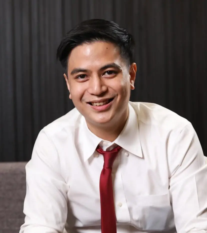 นายพริษฐ์ วัชรสินธุ สส.พรรคประชาชน และประธานวิปฝ่ายค้าน 