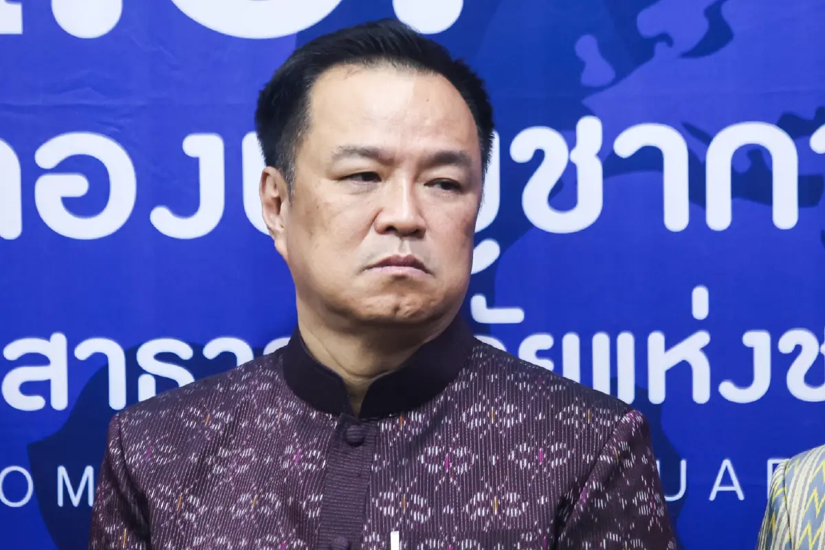 นายอนุทิน ชาญวีรกูล นายกรัฐมนตรีและรัฐมนตรีว่าการกระทรวงมหาดไทย 