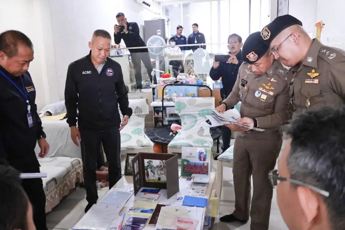 เจ้าหน้าที่บุกบ้านหรู จับแก๊งพ่อไทยทิพย์ แม่ชาวจีน