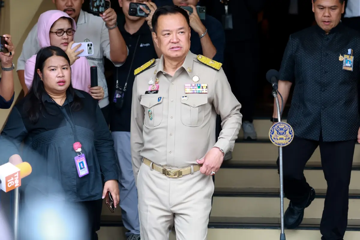 นายอนุทิน ชาญวีรกูล นายกรัฐมนตรี 