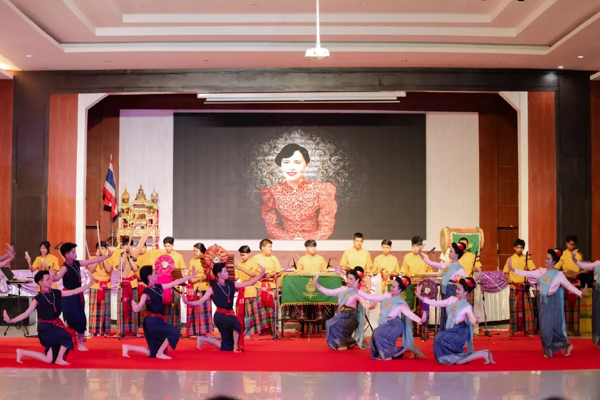 พช.เปิดเวทีประกวดโปงลางชิงถ้วยพระราชทานต่อยอดผ้าไทย