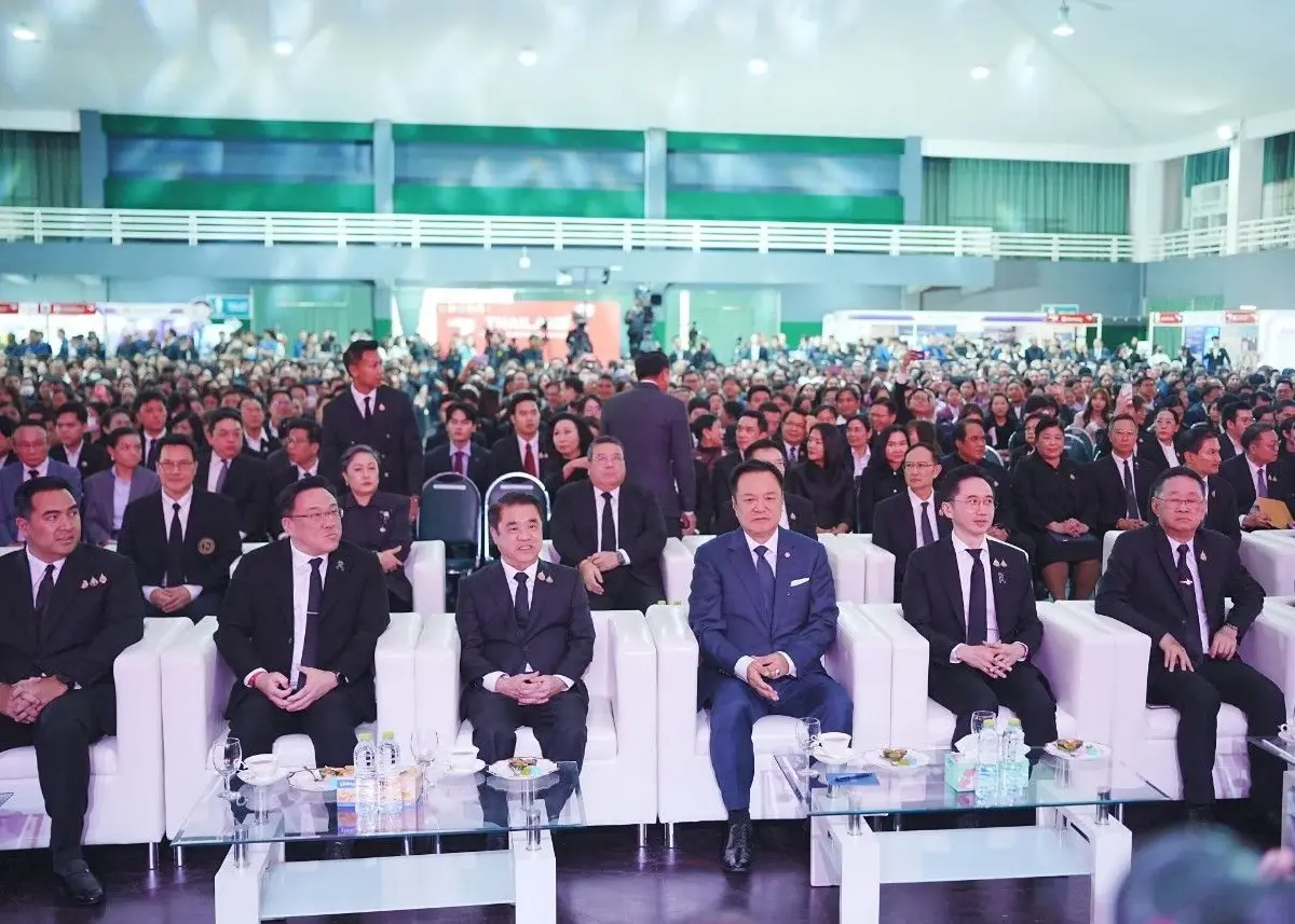 นายอนุทิน และ แกนนำพรรคเพื่อไทย