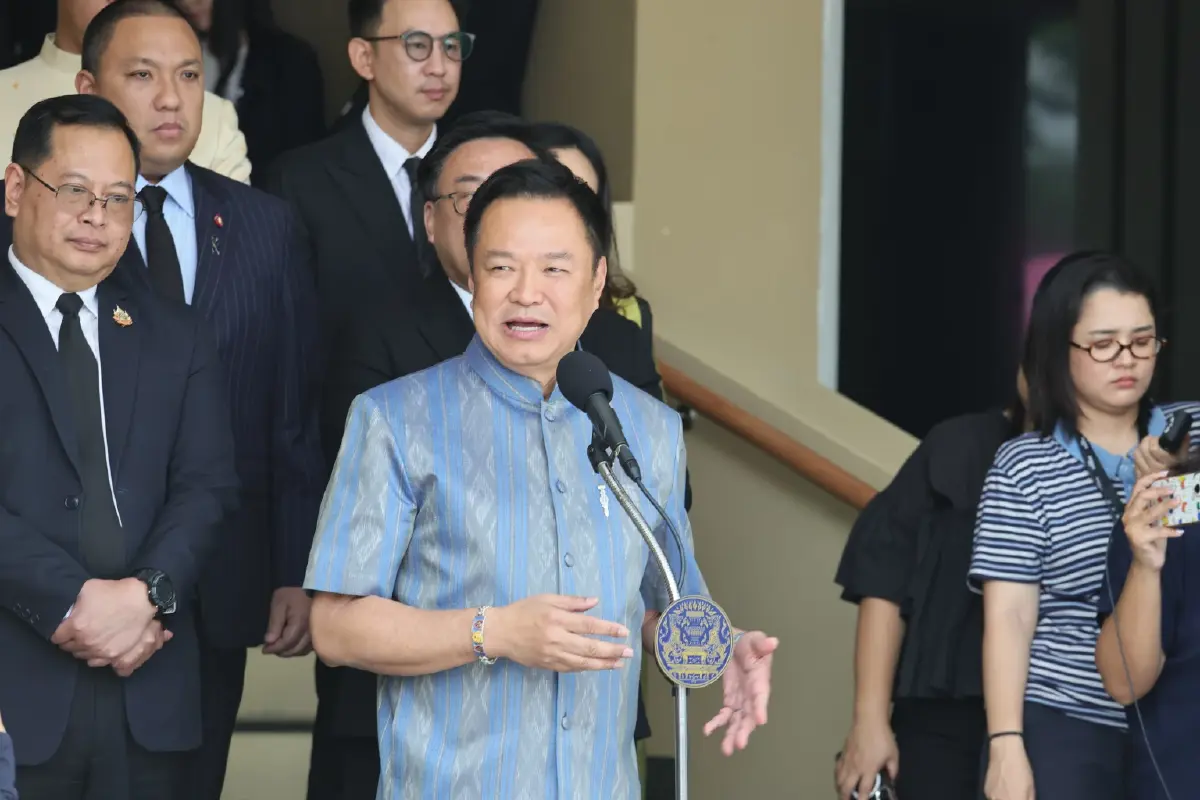 อนุทิน ชาญวีรกูล นายกรัฐมนตรีและรัฐมนตรีว่าการกระทรวงมหาดไทย