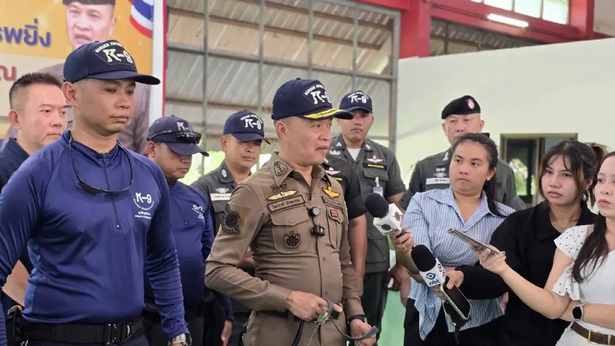 พล.ต.ท.ไตรรงค์ ผิวพรรณ รองจเรตำรวจแห่งชาติ ในฐานะโฆษกสำนักงานตำรวจแห่งชาติ 