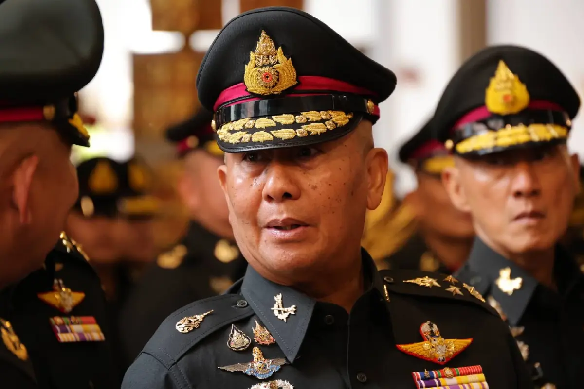 "ผบ.ทบ." ตรวจความพร้อมบูรณะ "พระมหาพิชัยราชรถ" คืบหน้าเกือบ 100% แล้ว