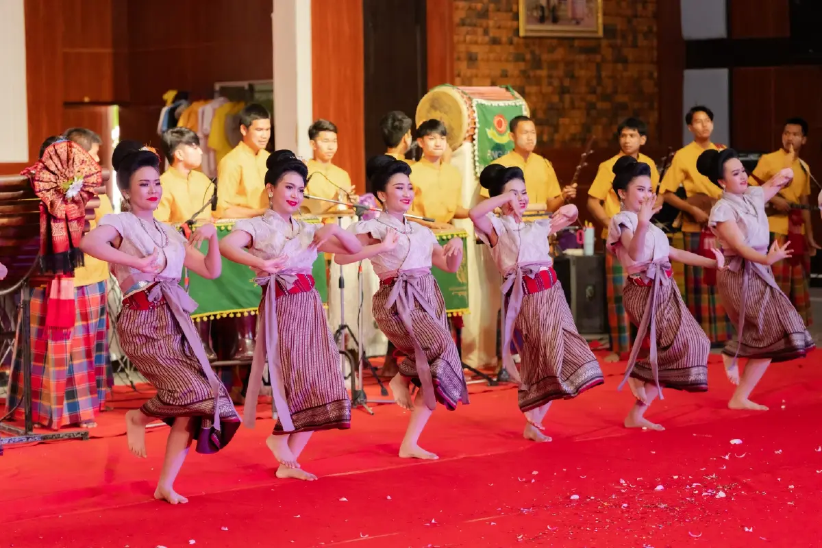 พช.เปิดเวทีประกวดโปงลางชิงถ้วยพระราชทานต่อยอดผ้าไทย