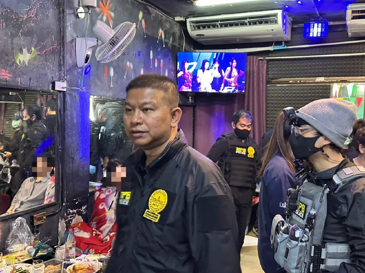 บช.น. ร่วม ป.ป.ส. บุกทลายผับลับห้วยขวาง อำพรางร้านเกมเน้นขายยา ไร้ทางหนีไฟ