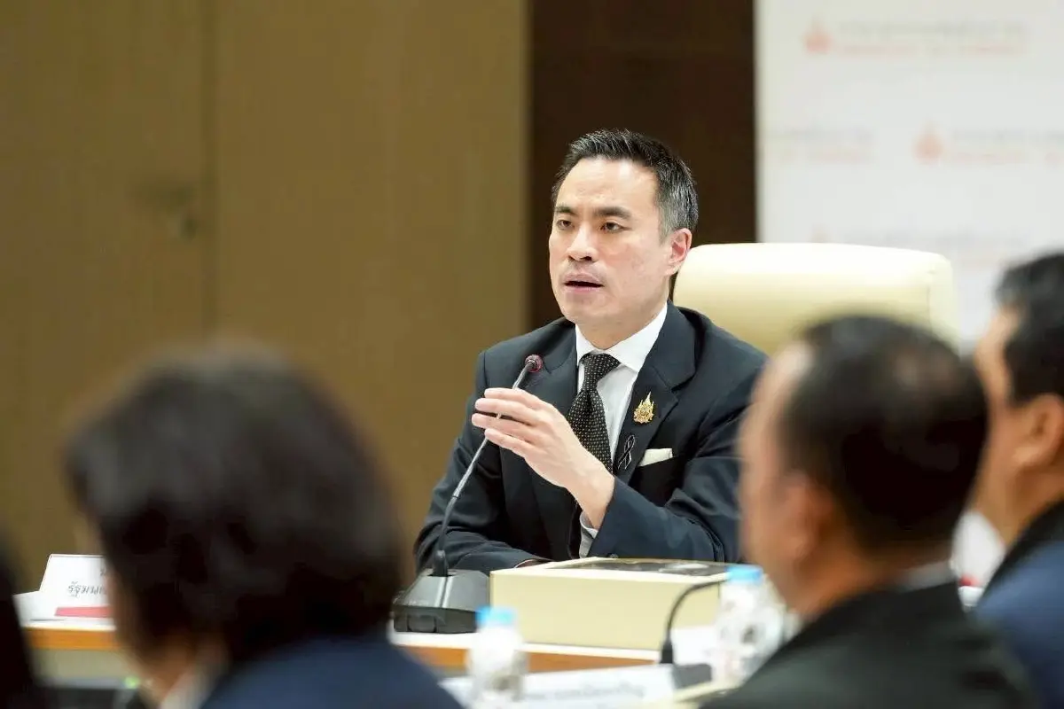 เอกนัฏ พร้อมพันธุ์ รัฐมนตรีว่าการกระทรวงพลังงาน