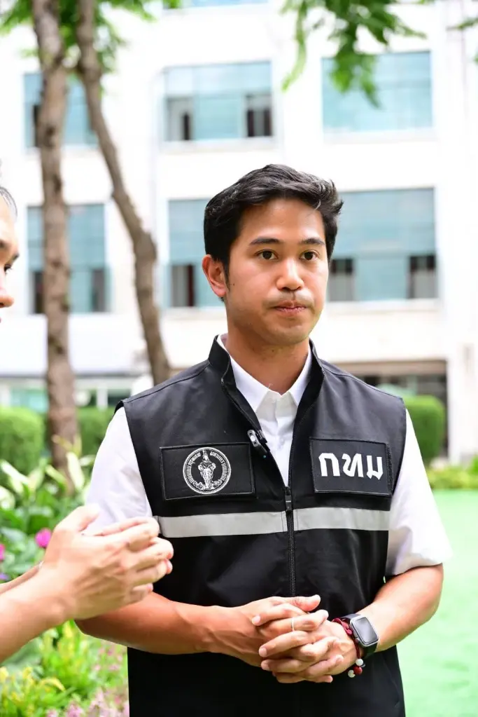 นายพรพรหม ณ.ส. วิกิตเศรษฐ์ รองผู้ว่าราชการกรุงเทพมหานคร