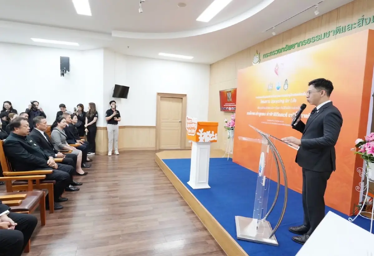 รองศาสตราจารย์ ดร.อิสระ เสรีวัฒนวุฒิ เลขาธิการสถาบันพระปกเกล้า 