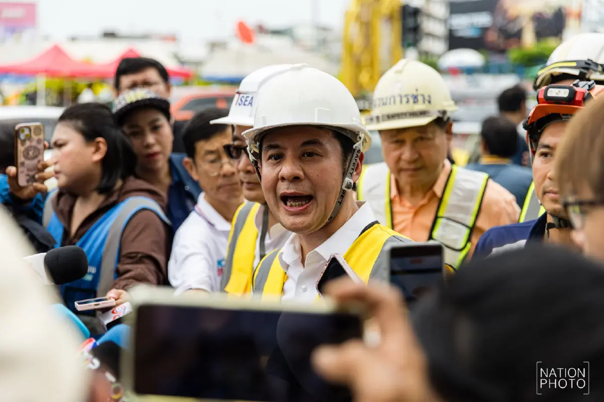 ศ.ดร.อมร พิมานมาศ นายกสมาคมวิศวกรโครงสร้างแห่งประเทศไทย ลงพื้นที่ตรวจสอบ เหตุถนนและอาคารทรุดตัว บริเวณการก่อสร้างอุโมงรถไฟฟ้าสายสีม่วงใต้ ใกล้วงเวียนใหญ่