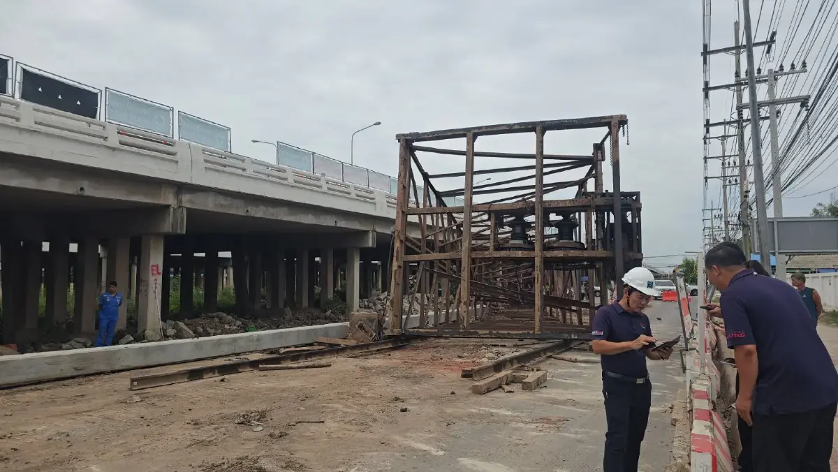 ปั้นจั่นล้ม ทางคู่ขนาน ถนนพระราม 2